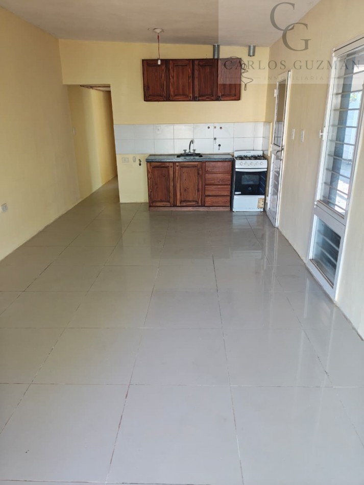 SE ALQUILA HERMOSA CASA AMPLIA!
