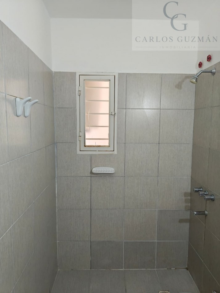 SE ALQUILA HERMOSA CASA AMPLIA!