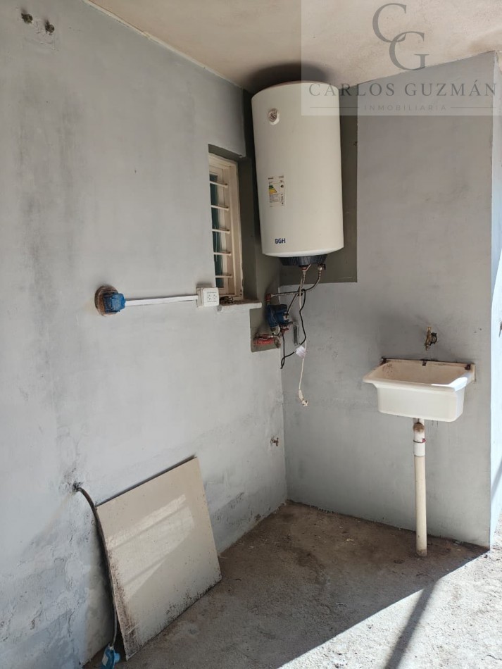SE ALQUILA HERMOSA CASA AMPLIA!